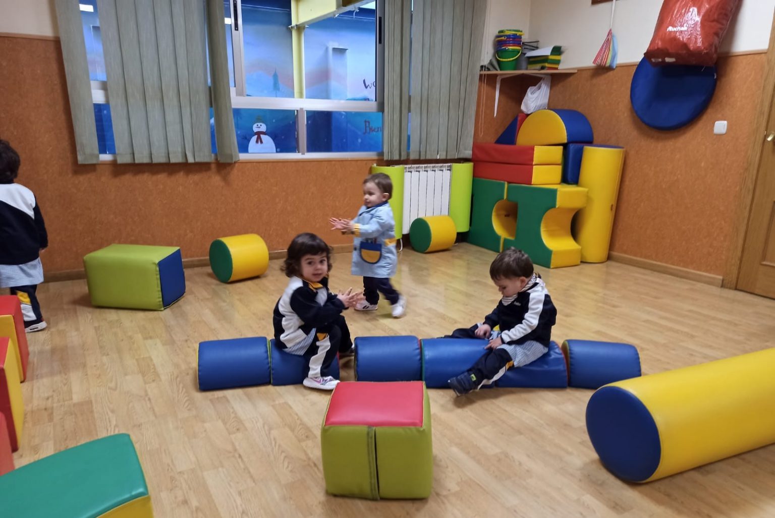 Los Alumnos De Primer Ciclo De Infantil Realizan Actividades En La Sala ...